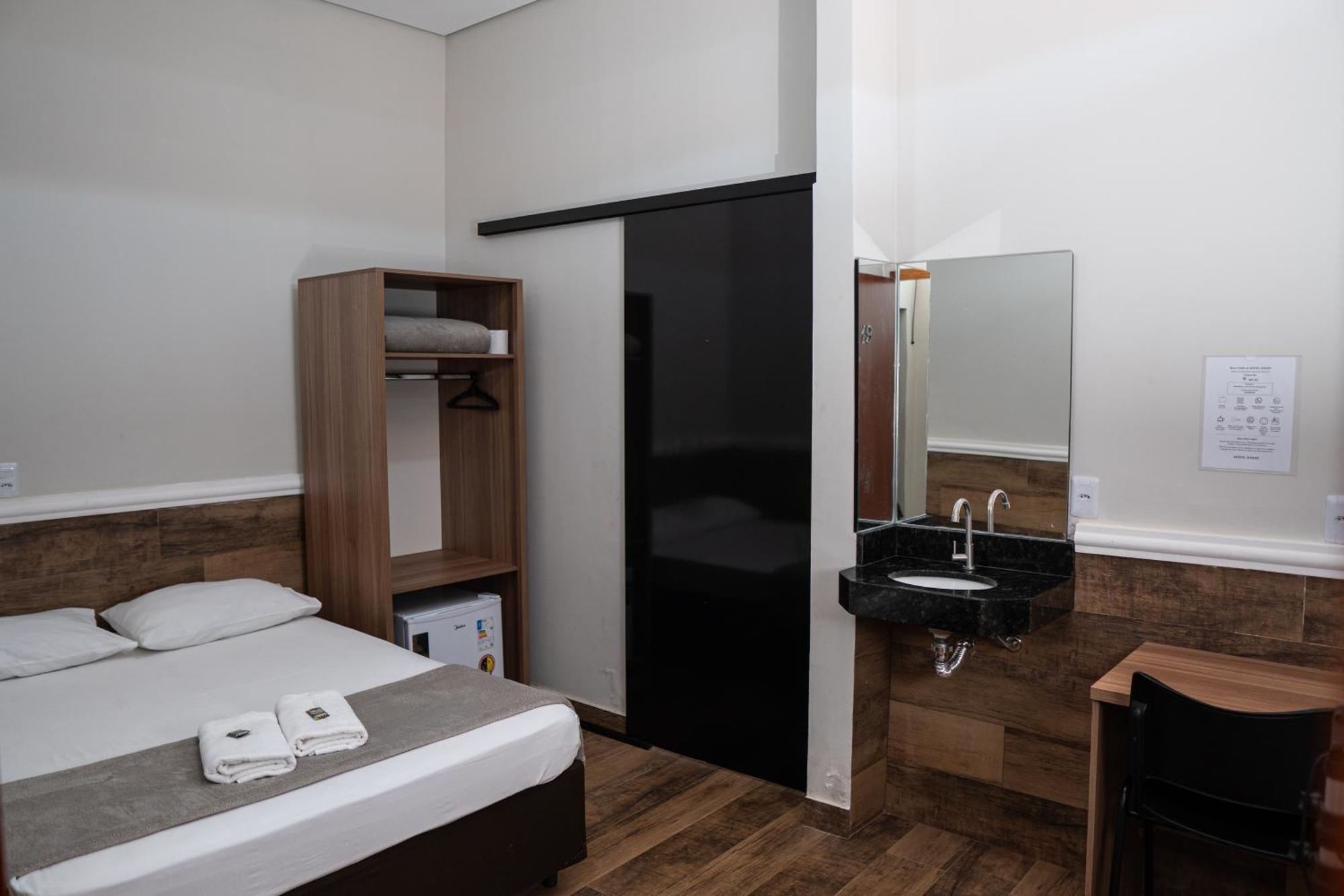 Hotel Nixon Proximo, Rodoviaria, Prefeitura E A Matriz Central Itaí エクステリア 写真