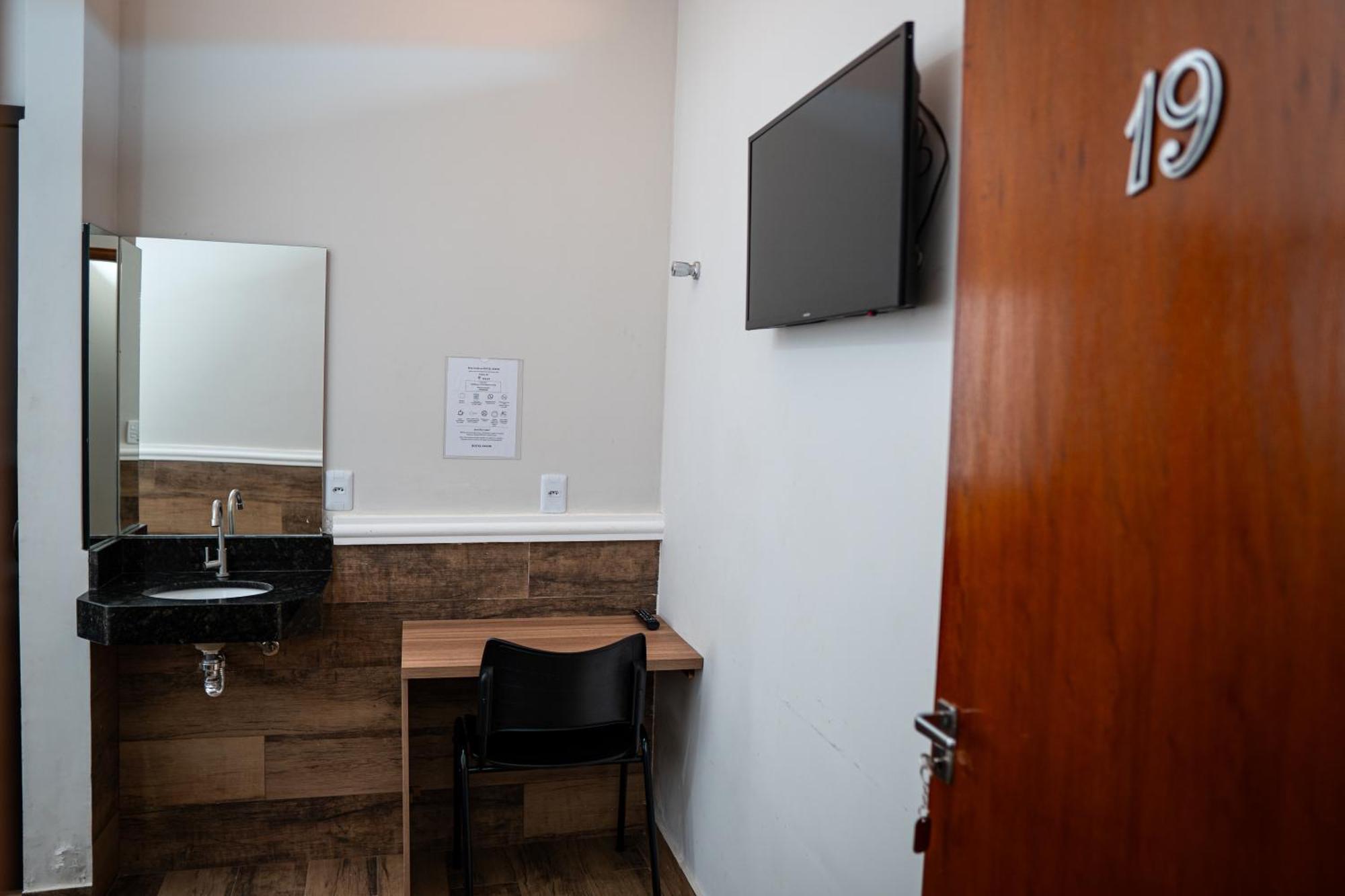 Hotel Nixon Proximo, Rodoviaria, Prefeitura E A Matriz Central Itaí エクステリア 写真