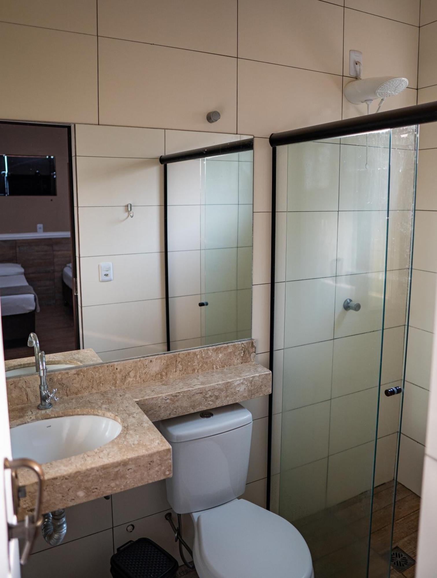 Hotel Nixon Proximo, Rodoviaria, Prefeitura E A Matriz Central Itaí エクステリア 写真