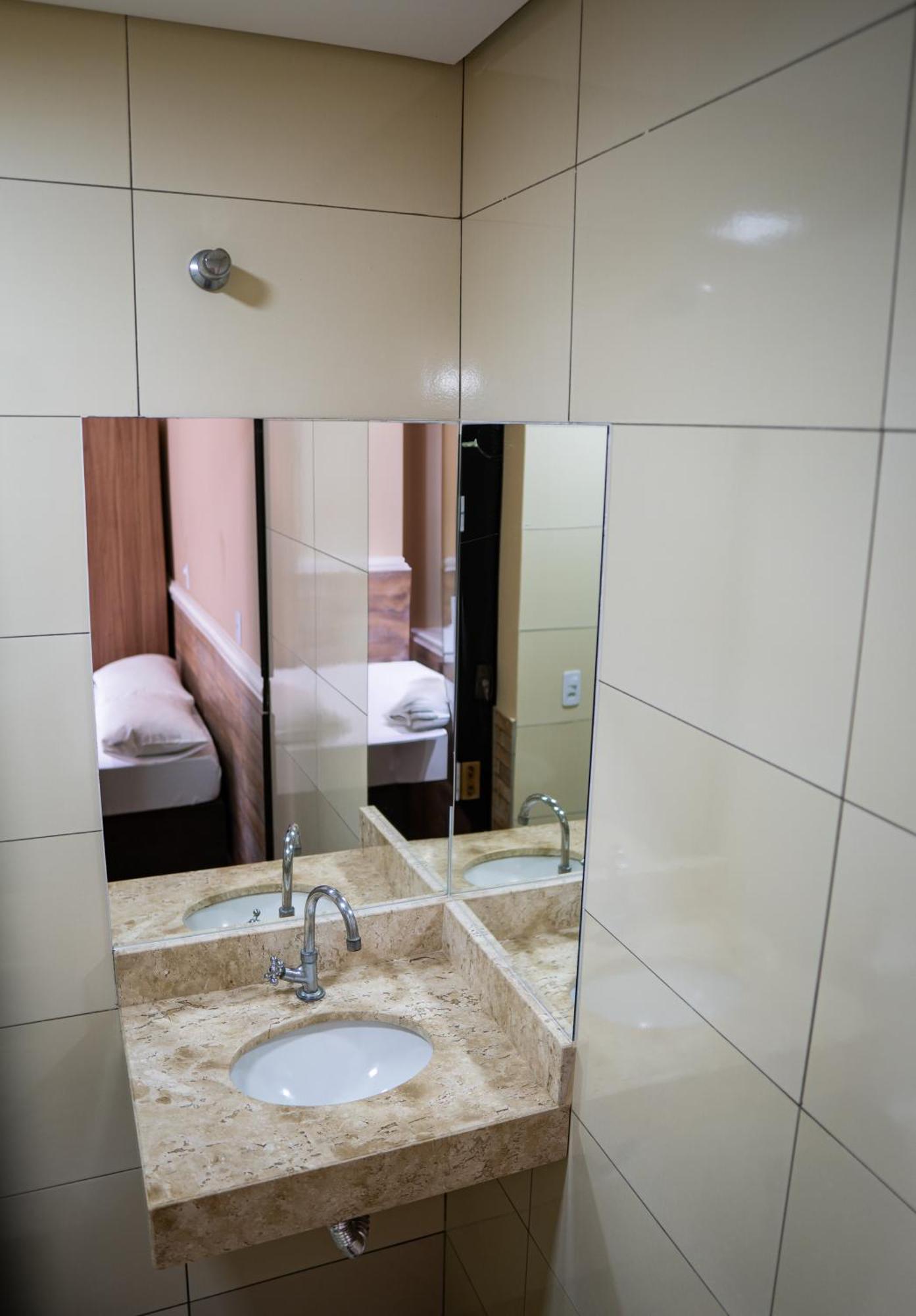 Hotel Nixon Proximo, Rodoviaria, Prefeitura E A Matriz Central Itaí エクステリア 写真